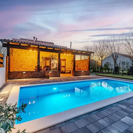 Niko Zadarvillas * Skabrnje