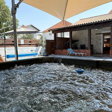 Niko Zadarvillas Vila Skabrnje